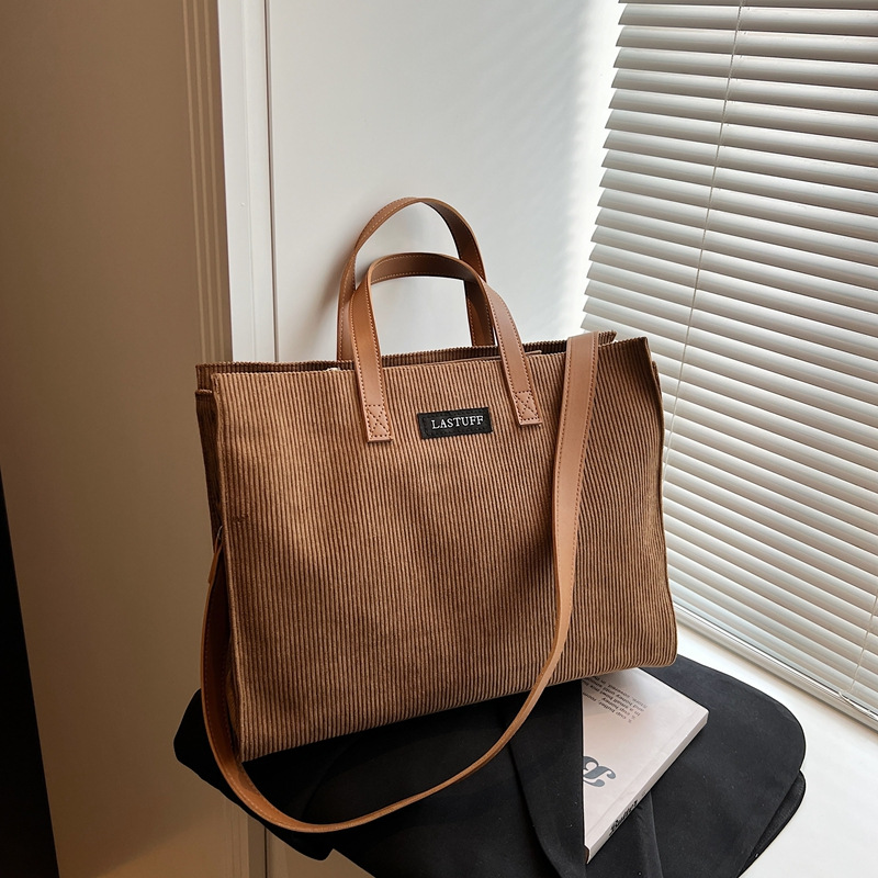 2025 New retro large-capacity corduroy crossbody bag, work commuting tote bag, casual and versatile single-shoulder bag for women full figure