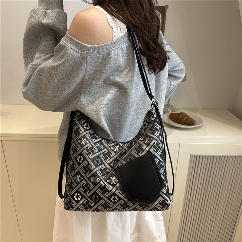 Niche and simple design backpack 2025, a fresh and elegant women's bag, casual, fashionable and versatile shoulder bag, crossbody bag details Picture