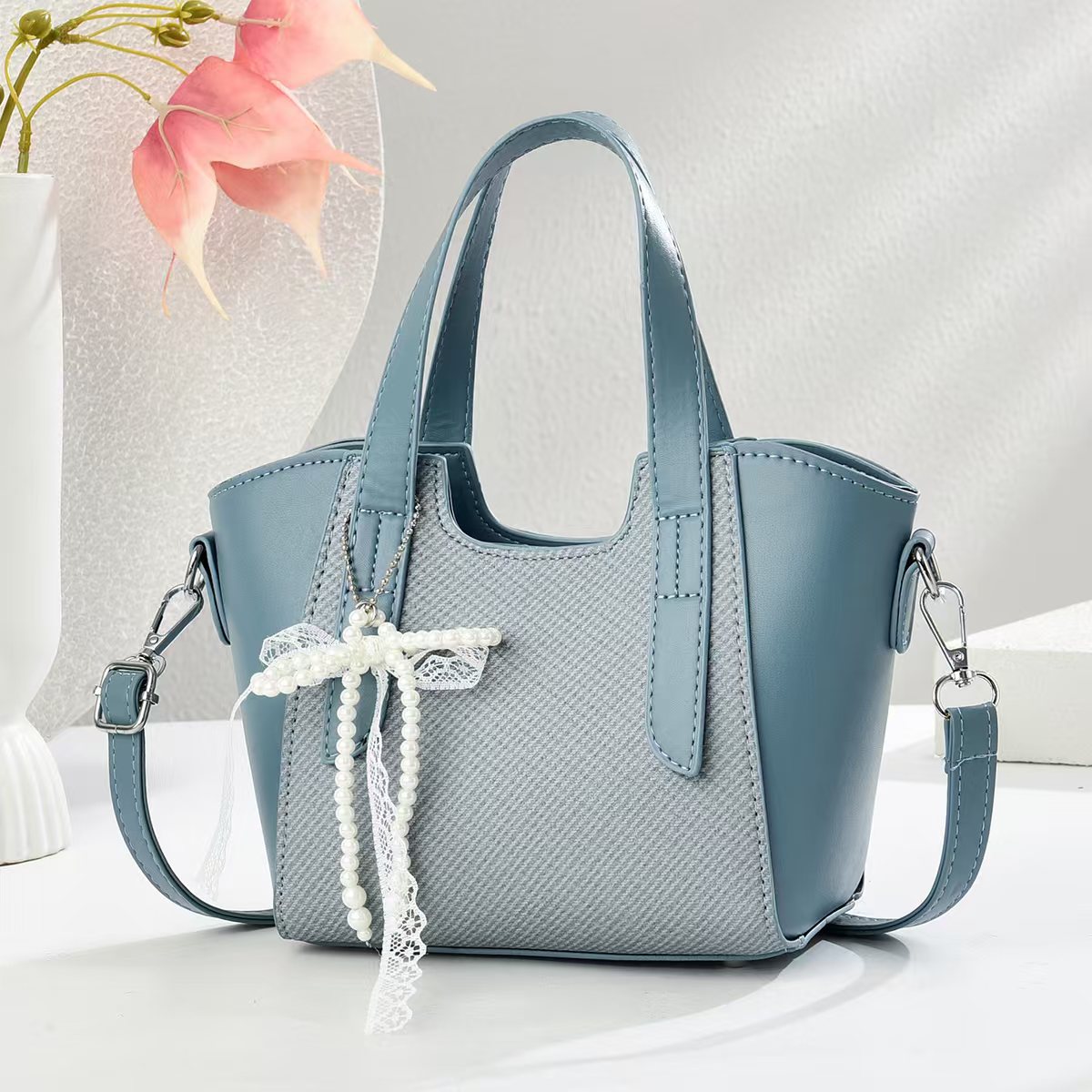Niche pu leather commuter bag, versatile and stylish handbag for women, high-end casual crossbody bag handbags bag Application Scenario