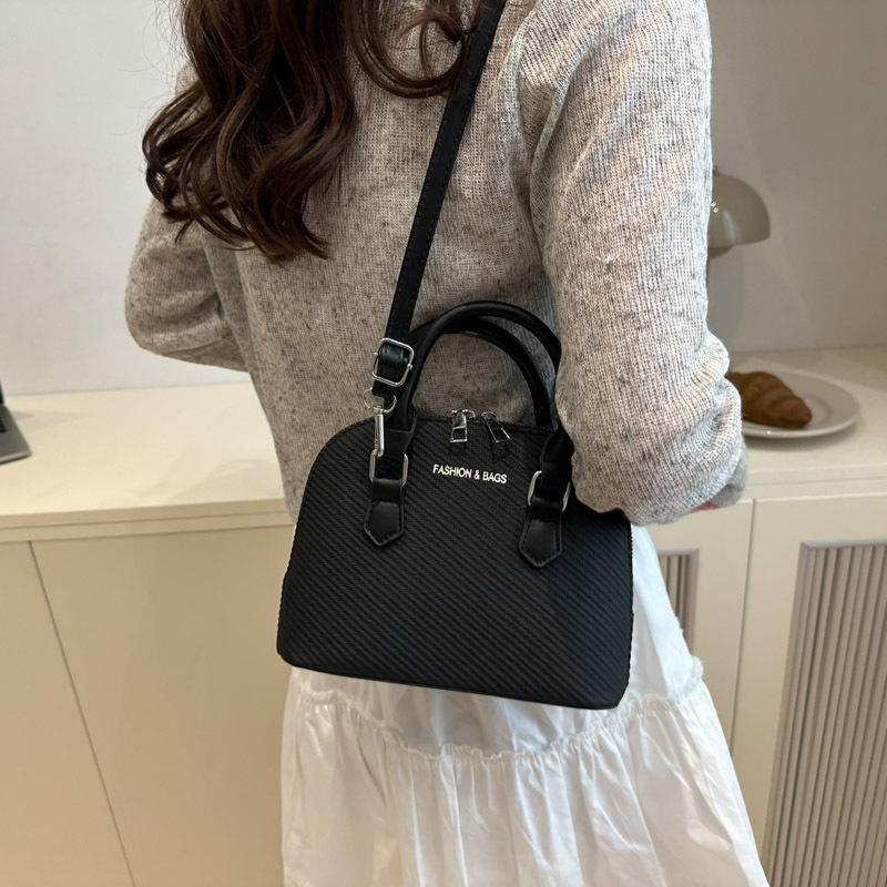 2025 Summer Fashion, high-end texture, hand-held shell bag, retro crocodile pattern, versatile and trendy single-shoulder crossbody bag Specification drawing