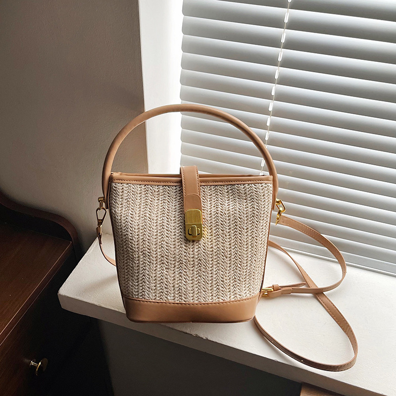 Korean ins casual woven straw bag for women 2025 new vacation-style fashionable hand-held crossbody bag bucket bag full figure