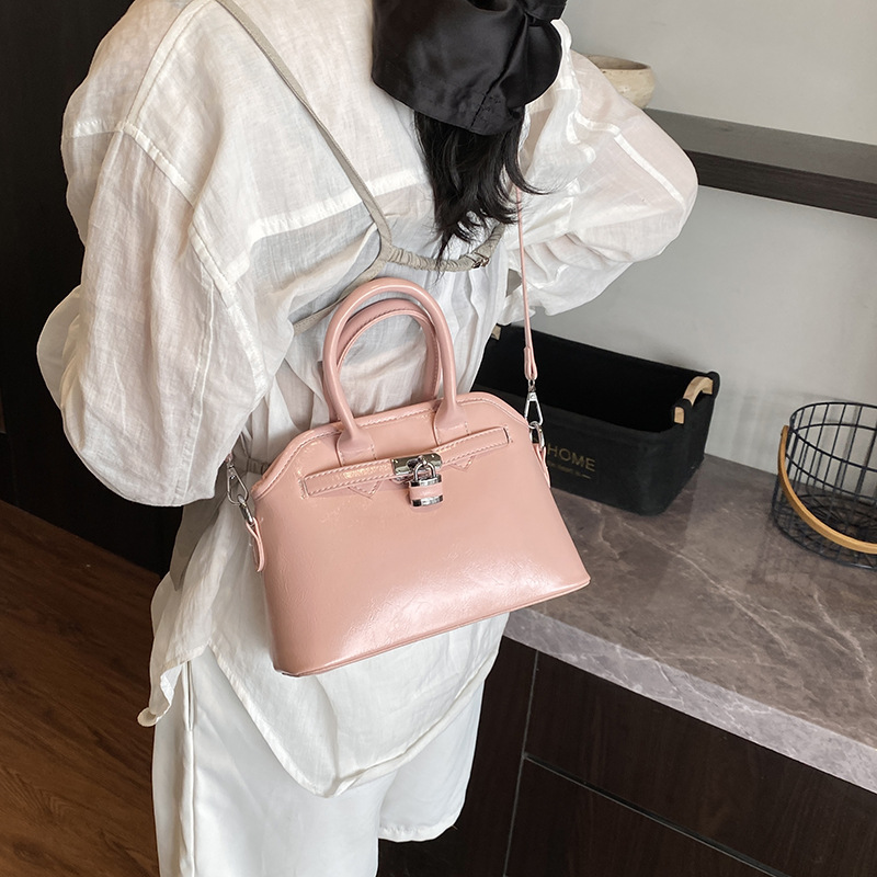 Simple soft leather handbag for women, 2025 new style, fashionable and niche single-shoulder underarm bag, high-end crossbody Kelly bag details Picture