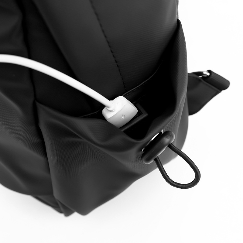 WEPOWER's new men's casual chest bag is a simple and fashionable crossbody bag with a large single-shoulder capacity and water repellent Application Scenario