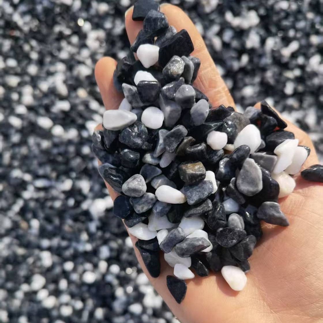 Grey gravel manufacturers wholesale grey gravel, pebbles, washed stones, and grey gravel for courtyard paving and construction projects Application Scenario