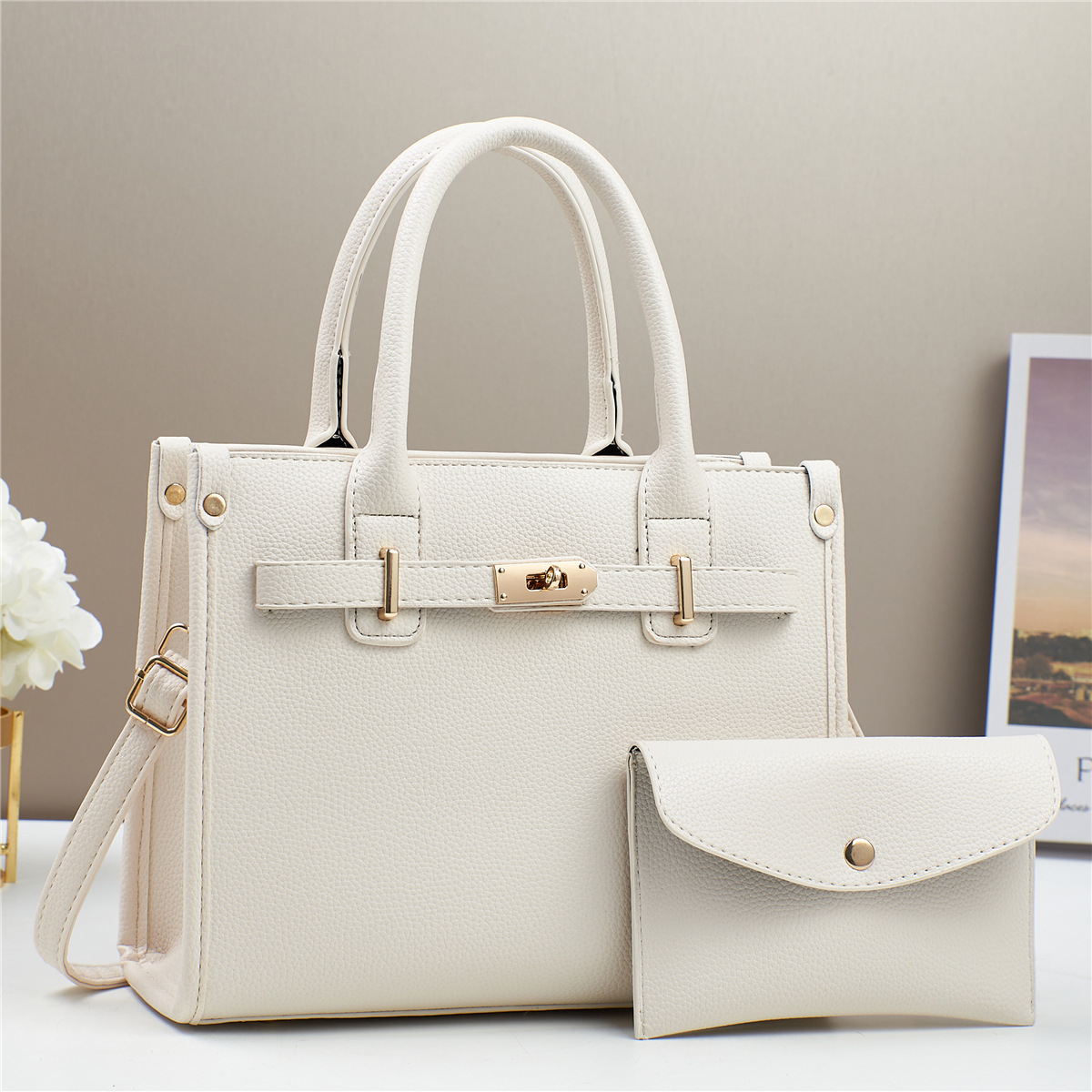 A new and elegant handbag for women in 2024, a large-capacity soft leather bag for middle-aged grandmothers and steamed buns for mothers full figure