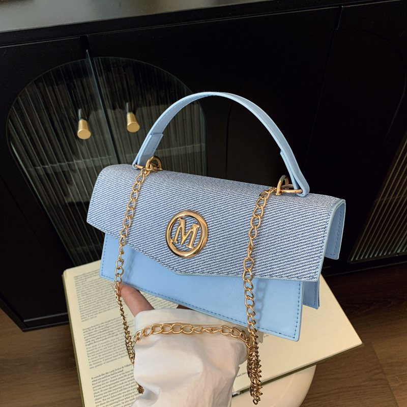 This year, the "Little Square Bag" women's 2025 summer new style fashionable retro crossbody bag versatile handbag is in vogue full figure