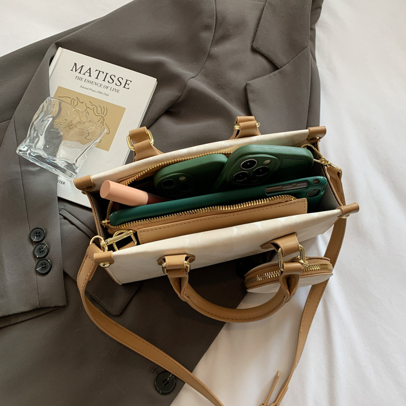 Cross-border 2025 New niche, high-end and stylish handbag, a versatile and casual commuter single-shoulder crossbody bag for women Application Scenario
