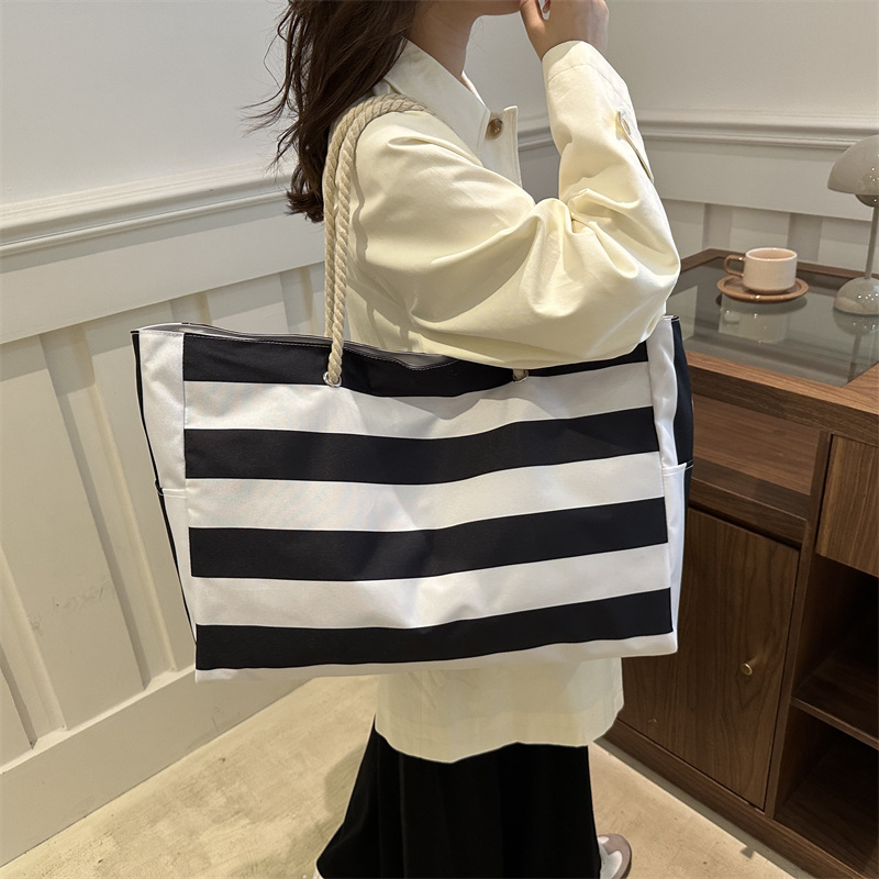 Textured canvas bag, office worker, commuter woman, large-capacity Korean version striped fashionable single-shoulder bag, canvas tote bag details Picture
