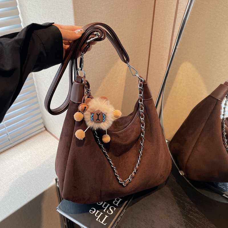 A casual and relaxed large-capacity trendy underarm bag for women, a new 2024 retro, fashionable and versatile single-shoulder crossbody bag details Picture
