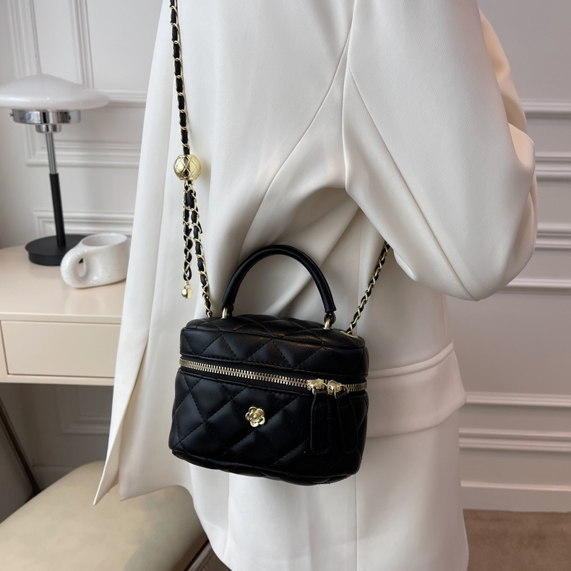 A stylish, light luxury, versatile hand-held box bag for women, a new high-end texture diamond-shaped chain single-shoulder crossbody bag for summer 2025 Specification drawing