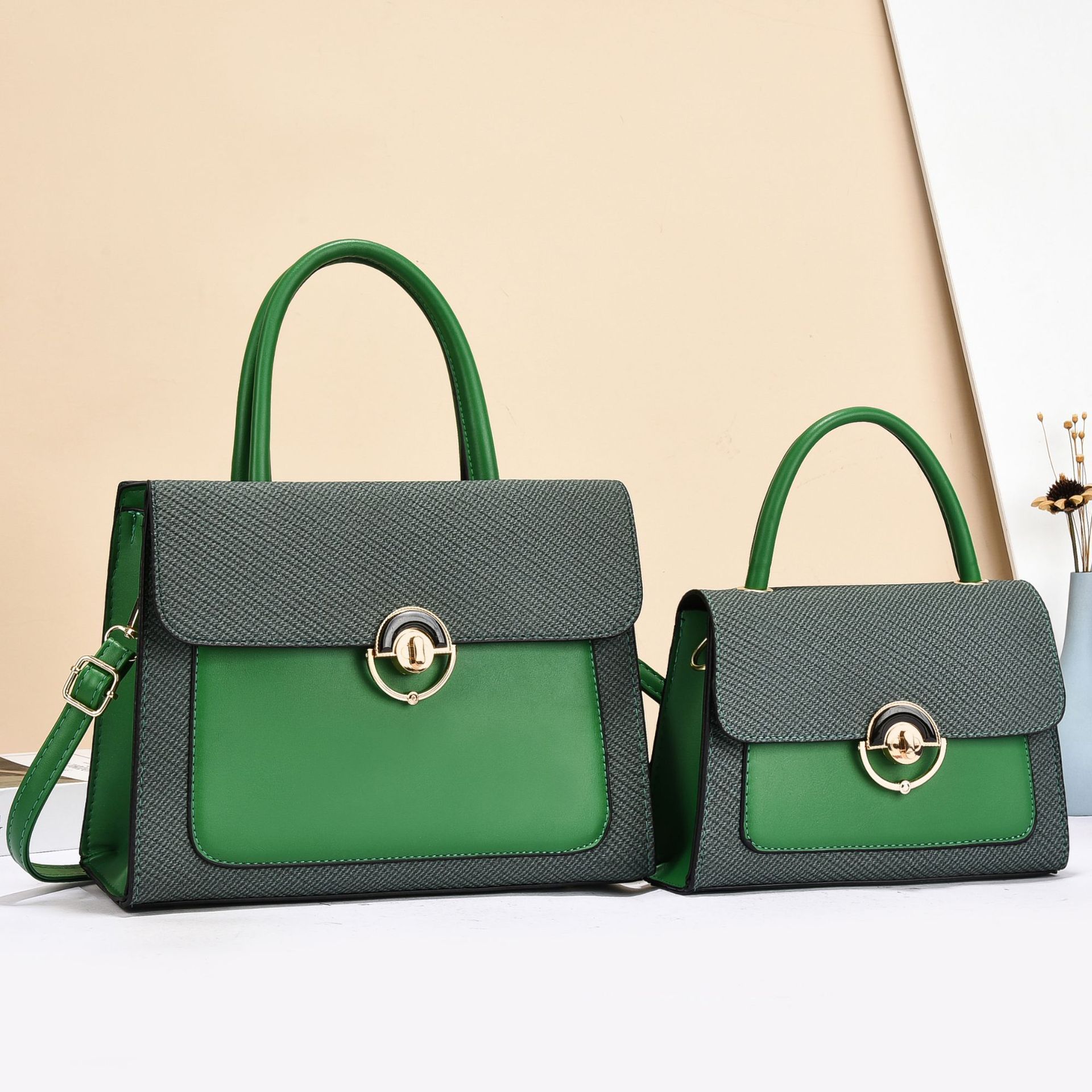 The new Korean version bag is trendy, simple, versatile, elegant and has a large capacity. It is a cross-border fashionable crossbody single-shoulder women's bag details Picture