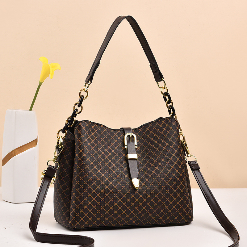 The 2022 autumn and winter new fashionable hand-held small bag, Korean-style casual middle-aged mom bag, single-shoulder crossbody bag is trendy details Picture