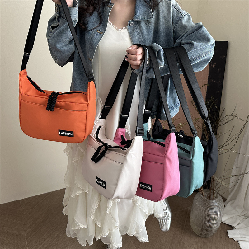 Nylon fabric large bag for women 2025, a new Korean style large capacity casual soft flat single-shoulder crossbody bag and casual tote bag Application Scenario