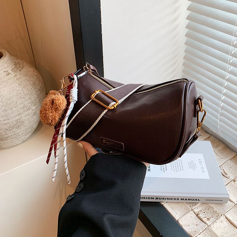 Wide-shoulder strap fashionable small crossbody bag, 2024 new trendy INS single-shoulder bag, stylish and fashionable Japanese and Korean casual bag Specification drawing