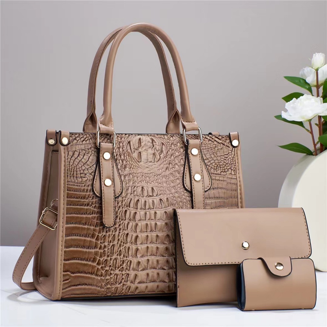 New crocodile pattern contrasting color simple texture three-piece set, large-capacity cross-border single-shoulder crossbody high-quality women's bag large bag Application Scenario