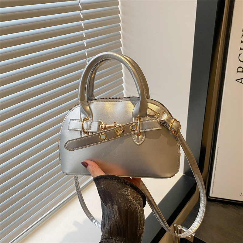 Cross-border high-end niche bag, women's spring retro 2025 new casual single-shoulder crossbody bag, hand-held shell bag full figure