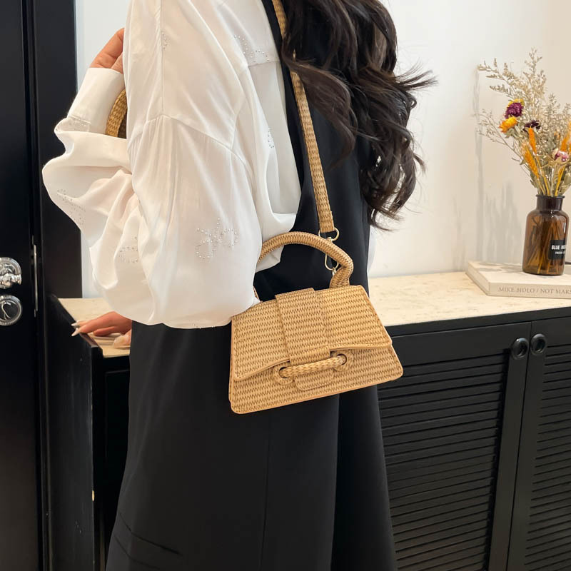 The new retro single-shoulder bag for 2025 is a trendy, individualistic, retro, versatile, niche design, fashionable and high-quality crossbody bag details Picture