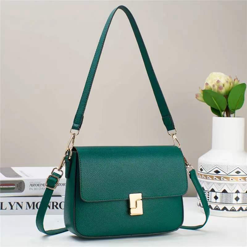 This small, high-quality, lychee patterned PU material square bag is simple and versatile. It is a cross-border single-shoulder crossbody women's bag Application Scenario