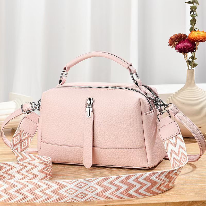 Large-capacity solid-color hand-held small square bag factory consignment 2025 new style single-shoulder small bag fashionable and casual crossbody bag Application Scenario