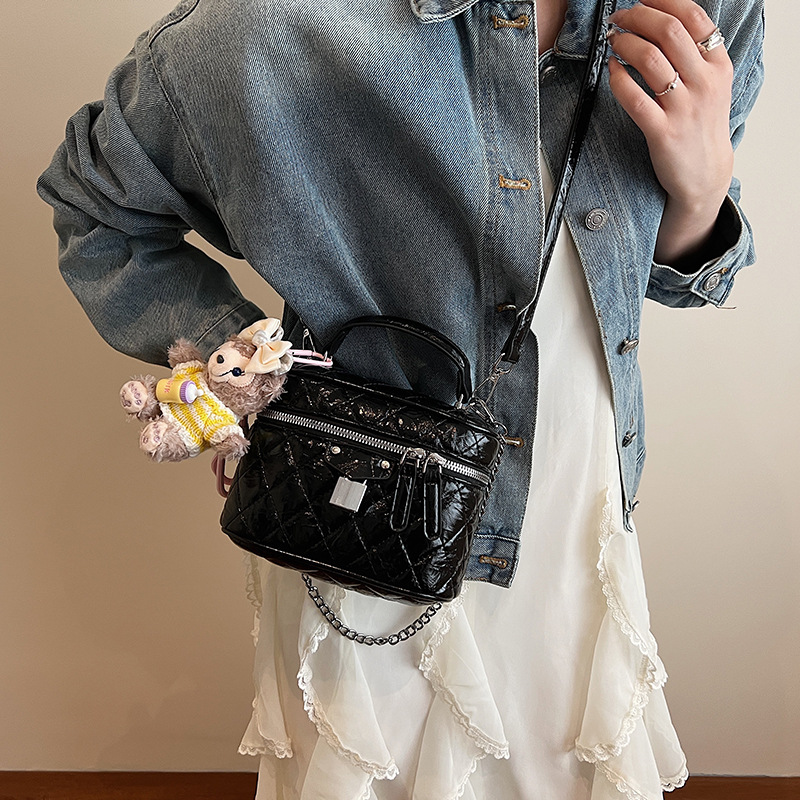 A high-end chanel-style diamond-shaped chain hand-held box bag for women, a new 2025 stylish and versatile single-shoulder crossbody bag Specification drawing