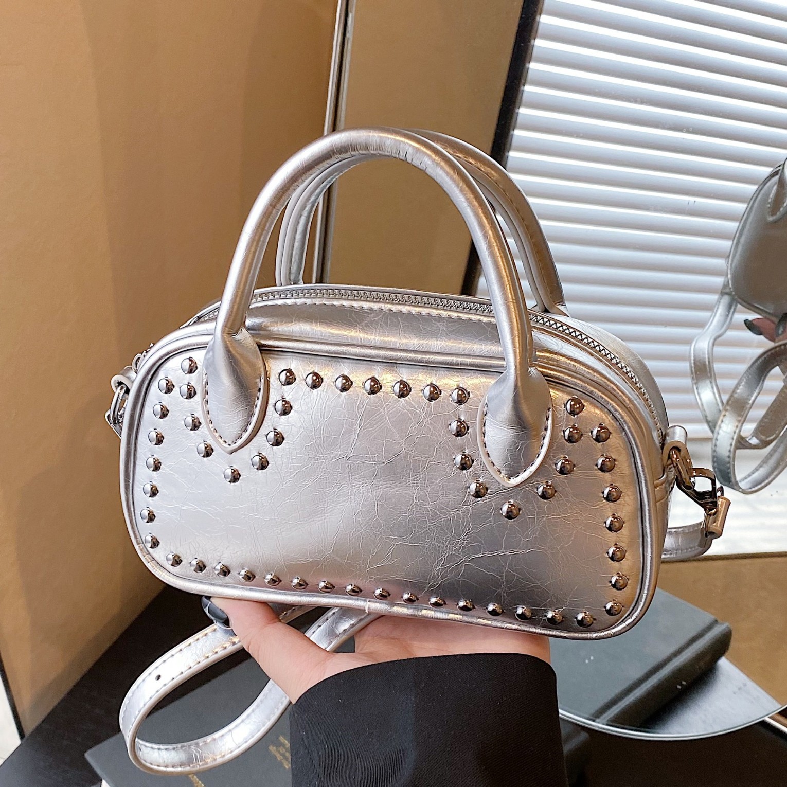 Cross-border high-end textured rivet small bag for women 2025 new style casual and versatile crossbody bag, fashionable hand-held small square bag full figure