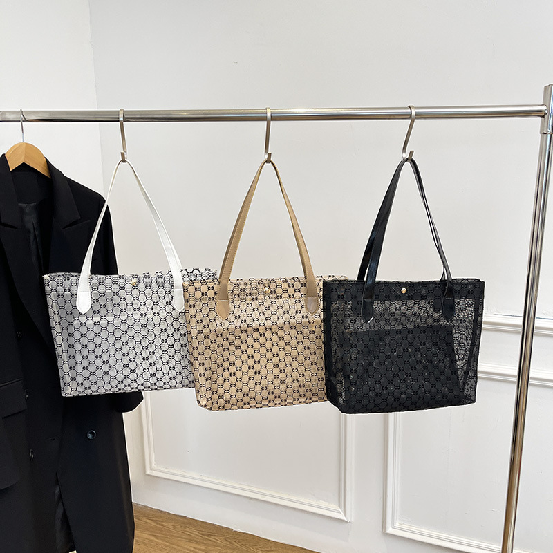New cross-border lightweight and portable mother-and-child bag, fashionable and simple storage bag, large-capacity water-resistant single-shoulder crossbody bag Application Scenario