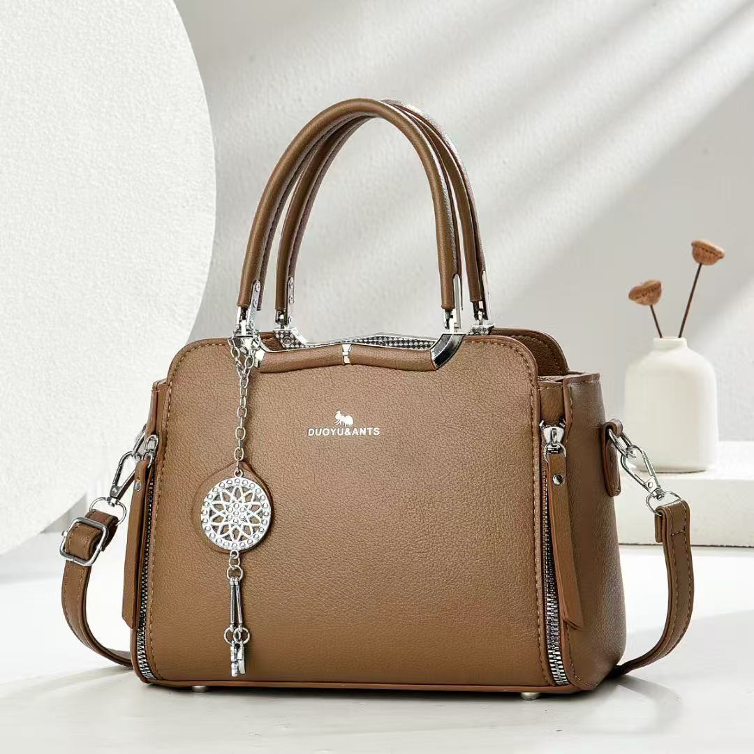 The new women's handbag is fashionable, versatile, casual, cross-border, trendy, single-shoulder bag with a high-end feel, simple and large capacity crossbody bag Specification drawing