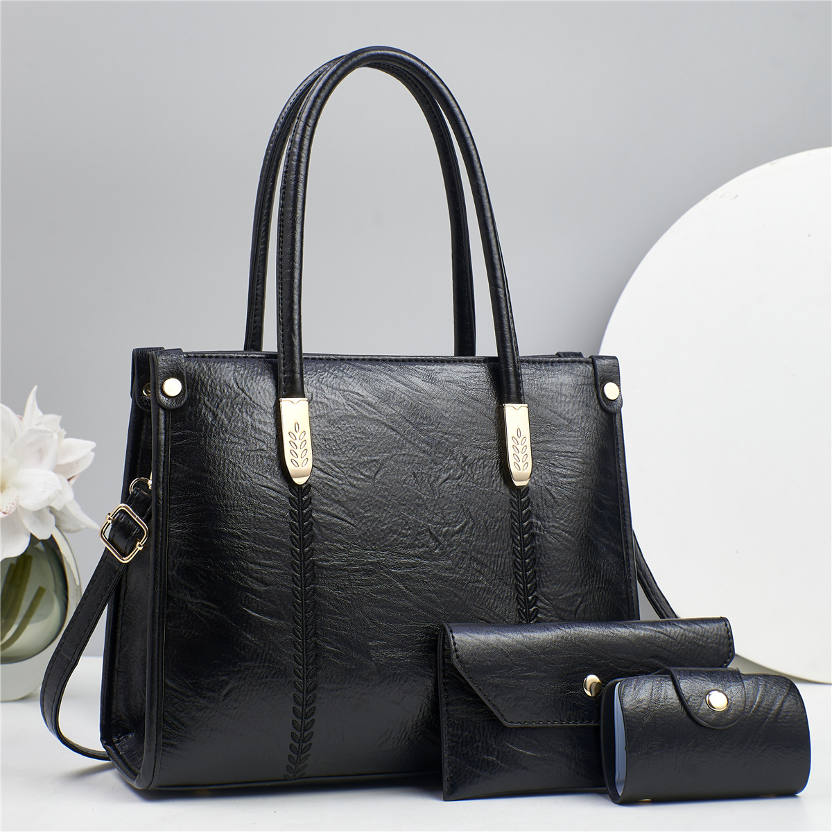 Three-piece set of mother-and-child bag, versatile crossbody bag, elegant ladies' bag, new 2025 fashionable handbag, single shoulder Application Scenario