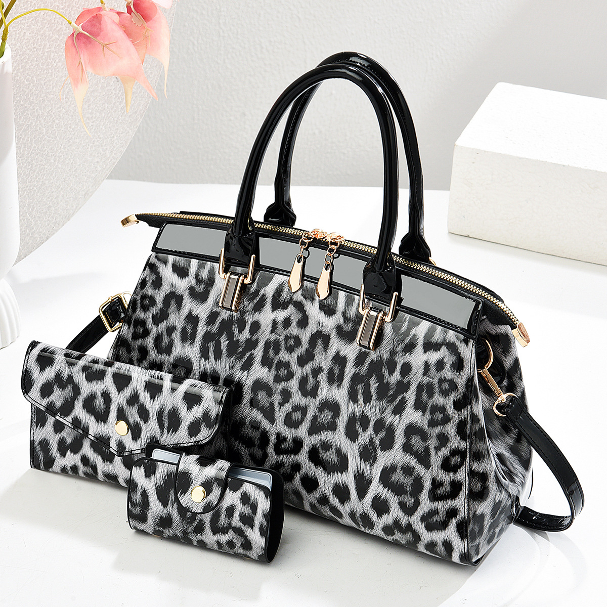 Cross-border temu's best-selling new retro patent leather tote bag, large-capacity, personalized leopard print fashionable single-shoulder crossbody bag full figure