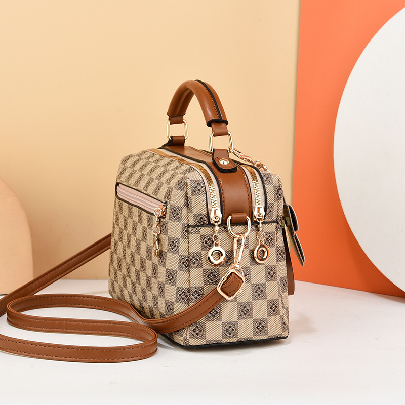 The 2025 new stylish large-capacity hand-held pillow bag, versatile single-shoulder crossbody bag for women, small square and trendy Specification drawing