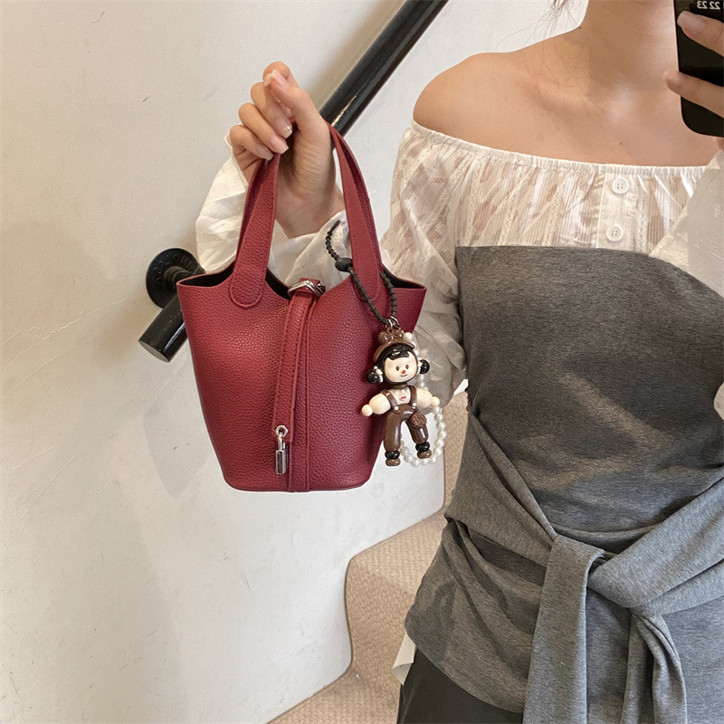2025 New Korean-style fashionable and high-quality hand-held bucket bag, women's trendy and versatile single-shoulder bag, large-capacity crossbody bag Specification drawing