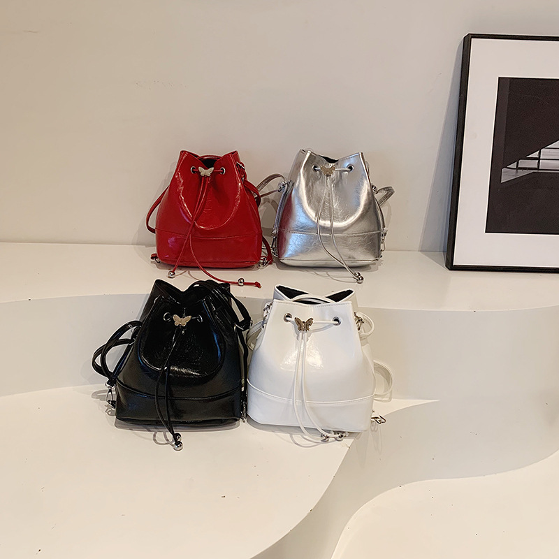 Cross-border niche quality backpack for women's 2024 autumn/winter new school-style crossbody bag, simple single-shoulder bucket bag Application Scenario