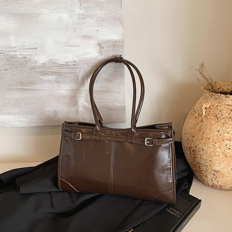 2024 new style of light luxury niche design, high-end underarm bag, tote bag, single-shoulder crossbody oil wax leather women's bag details Picture