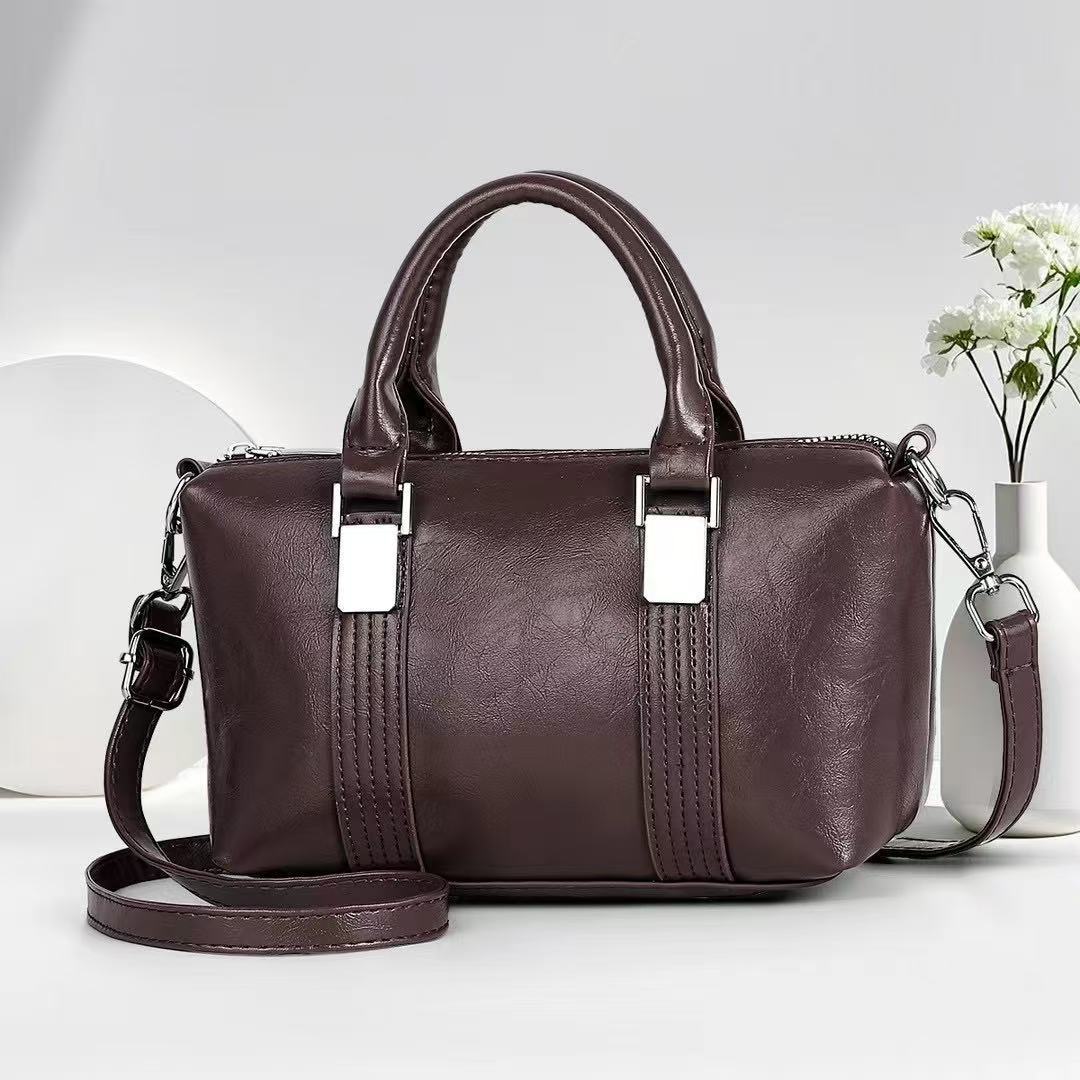 A fashionable women's handbag with solid color and texture, a crossbody bag, a new simple commuting handbag and tote bag for the autumn and winter of 2025, looking stylish details Picture