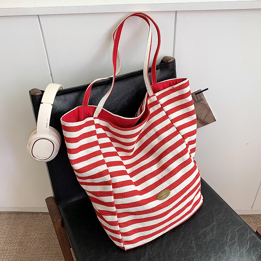 A casual and laid-back minimalist striped canvas bag for women, a new 2024 model with a niche design and large capacity single-shoulder tote bag full figure