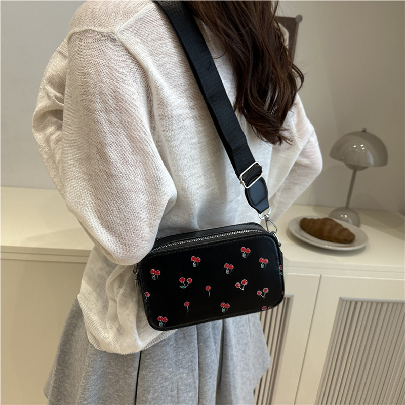 Cute printed casual 2025 Summer new style Korean-style retro texture single-shoulder crossbody hand-carry small square bag for women Specification drawing