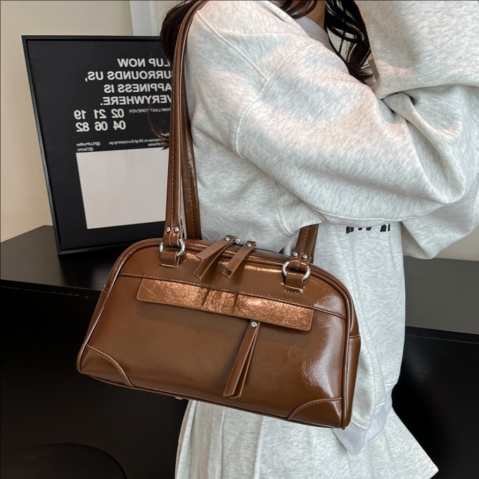 Cross-border retro soft leather single-shoulder armpit bag for women, 2025 new style, versatile, casual for work and commuting, hand-held pillow bag full figure