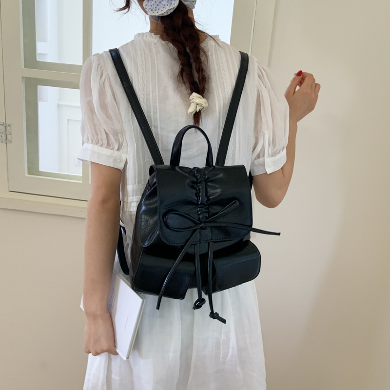 This is a new Korean-style, ladylike, niche backpack for women in 2025. It is a fashionable handbag with a high-end feel and a casual small backpack Specification drawing