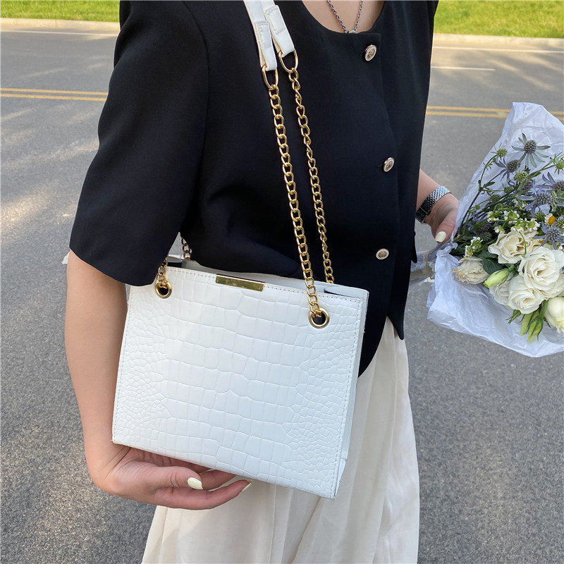 This 2023 new trendy and stylish single-shoulder bag with a casual chain and solid color crossbody Specification drawing