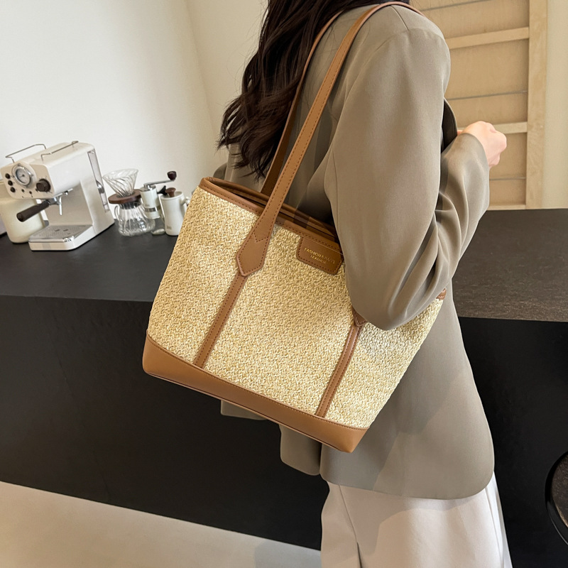 Large-capacity spliced hand-held straw woven bag for women, summer fashion and casual woven bag, seaside and beach single-shoulder tote bag details Picture