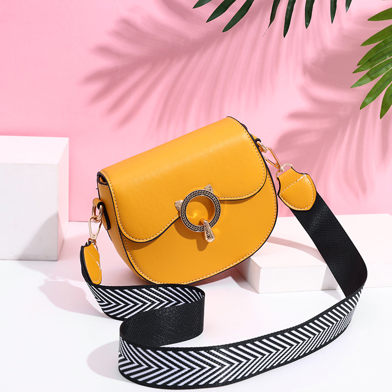 "2024 New trendy women's mini bag, wide-band single-shoulder bag, women's crossbody saddle bag for delivery. Specification drawing