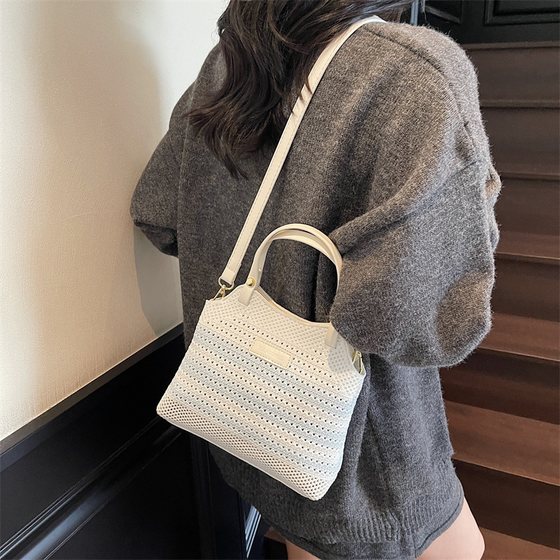 Fashionable striped woven bag for women, new summer 2025 handbag, stylish single-shoulder bag, high-quality commuter crossbody bag Specification drawing