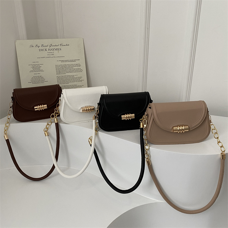 French-style underarm bag, fashionable ins retro saddle bag, 2024 new model of Maillard versatile crossbody bag Application Scenario