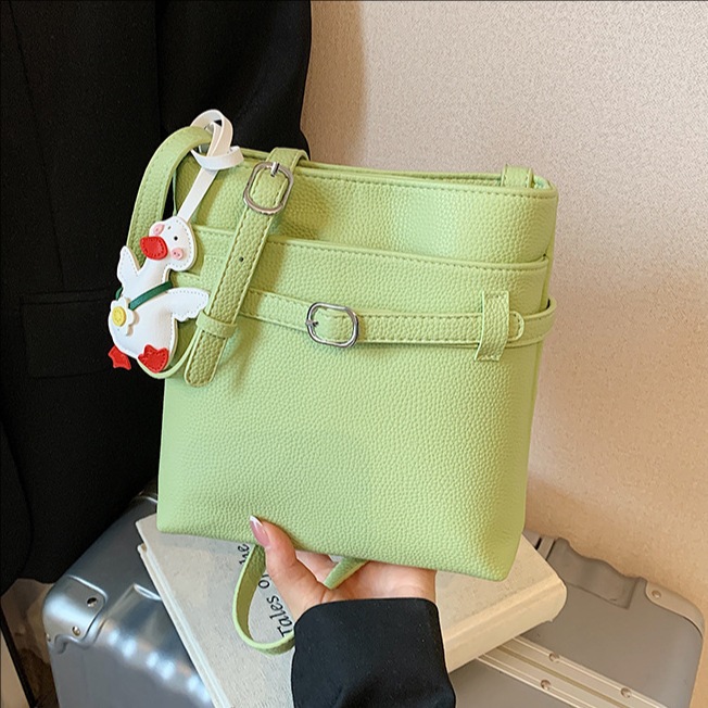 A high-end, stylish, and stylish small square bag with lychee pattern for women, a new 2025 fashion trend, versatile and simple single-shoulder crossbody bag full figure