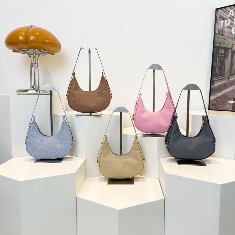 Retro underarm casual bag for women 2025 new spring style, stylish and solid color stone pattern single-shoulder hand-held dumpling bag Application Scenario