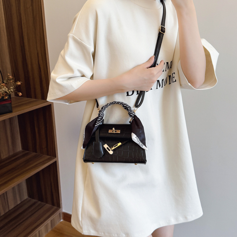 Cross-border trendy Kelly handbag for women 2025 summer new style silk scarf small square bag, fashionable and versatile crossbody bag for women details Picture