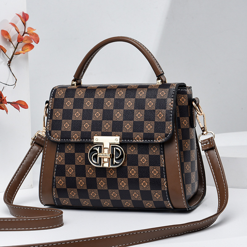 Ladies' small square bag 2023 New style, fashionable, simple and elegant, single-shoulder crossbody women's bag, personalized Korean-style handbag details Picture