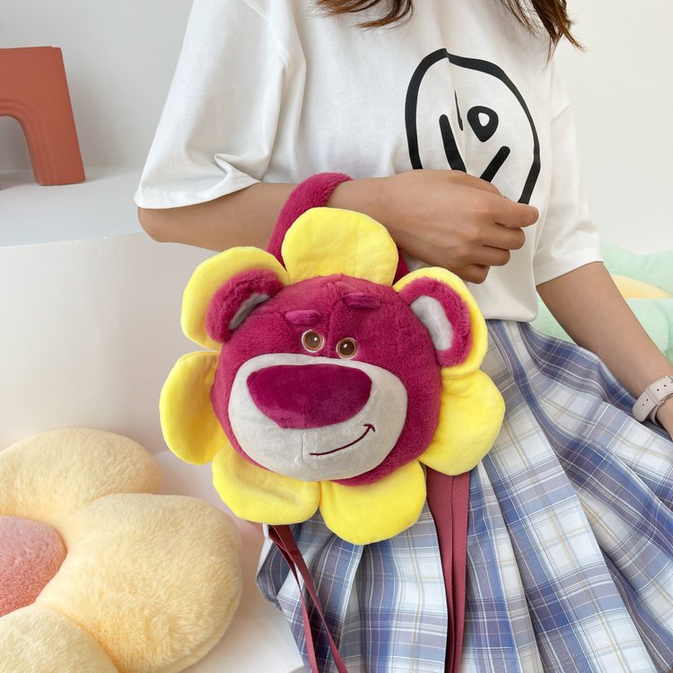 Strawberry Bear doll bag, claw machine doll, plush coin purse, shoulder bag, cartoon backpack, crossbody bag manufacturer wholesale Application Scenario