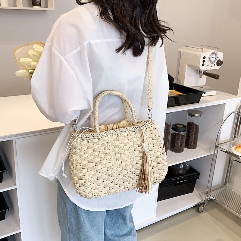Large-capacity straw woven bag 2025 new trend Spring and Summer fashion versatile crossbody bag Women's bag simple hand-held woven bag details Picture