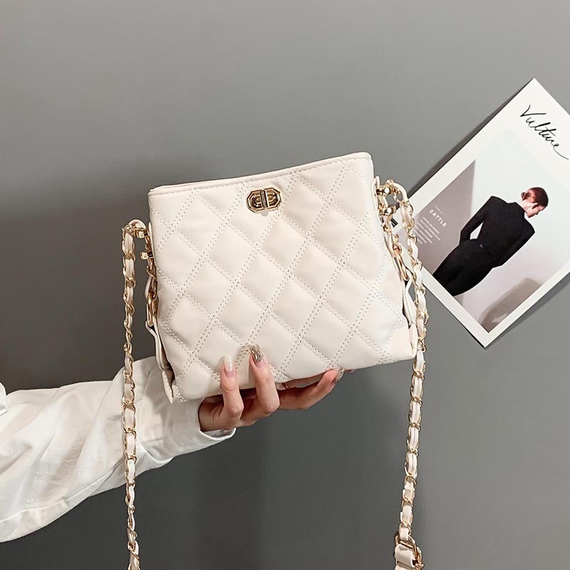 Small bag women's bag 2024 New style trendy and versatile crossbody bag Women's diamond-shaped chain bag bags, single-shoulder armpit bag consignment details Picture